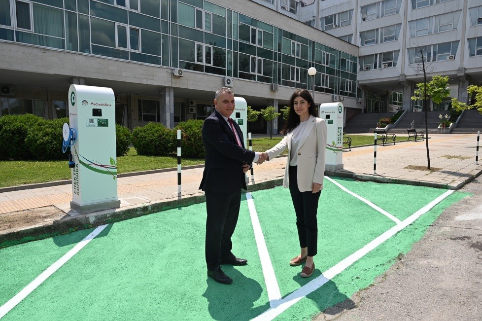 УНСС :: ПроКредит Банк България дари на университета станции за ...